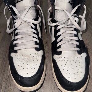 Nike Men's Black and White High-Top Sneakers